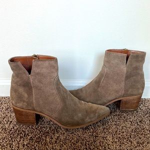 Women’s pointed toe booties